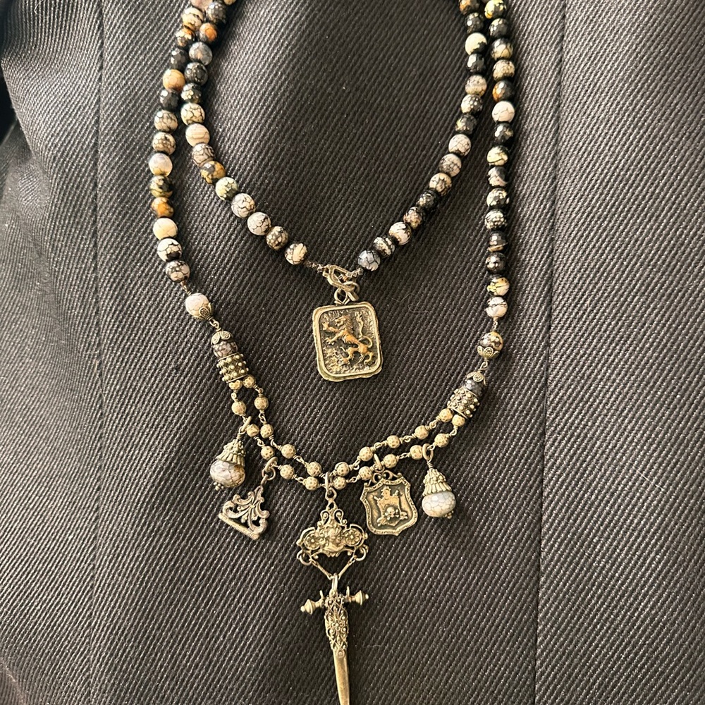 SOLD ‼️Impossible To Find,NWOT, LOVE HEALS dragon vein agate necklace